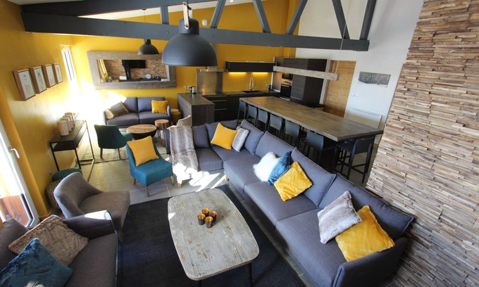 Mont-de-Lans Apartment | Large 14 pers ski in ski out apartment - 6 bdrms - wifi, bed linen, housekeeping