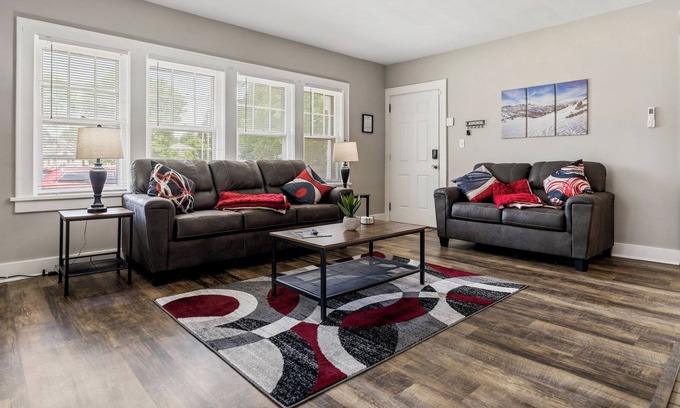 Canton Apartment | Large 2 Bedroom Apt in the Heart of Canton. Minutes to the HOF & both hospitals
