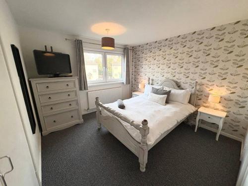 Hereford House | Large 2-br City Home Free Parking Sleeps 6