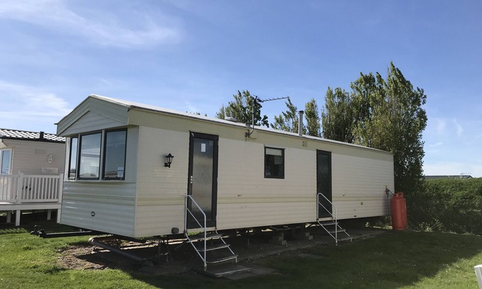 Camber House | Large 3 bedroom caravan in camber sands family friendly holiday Park.