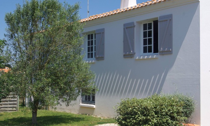 LʼIle-dʼOlonne House | Large 3-bedroom house, sleeps 6, quiet, beach, hiking.
