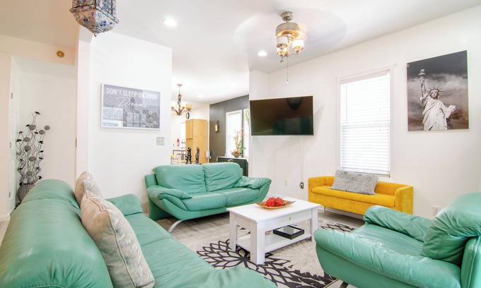 North Bergen Apartment | Large 3-Bedroom Retreat in North Bergen – The Ultimate NYC Escape!