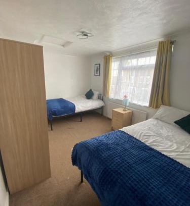 Harlow House | Large 3BR House with Garden in Harlow, Essex