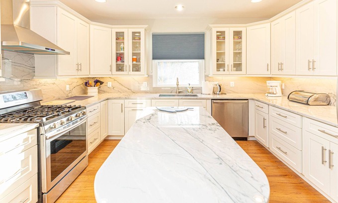 The Pines House | Large 4 Bed/3 Bath House