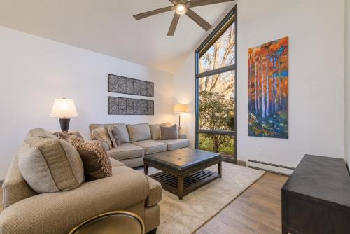 Grand Junction House | Large 4 Bedroom Home with Hot Tub and Fenced Yard - NO XTRA FEES!