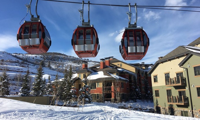 Park City Condo | Large 4 Bedroom Ski-in/Out, Sleeps 12, Vaulted Ceilings, Pool, Hot Tub MC12B