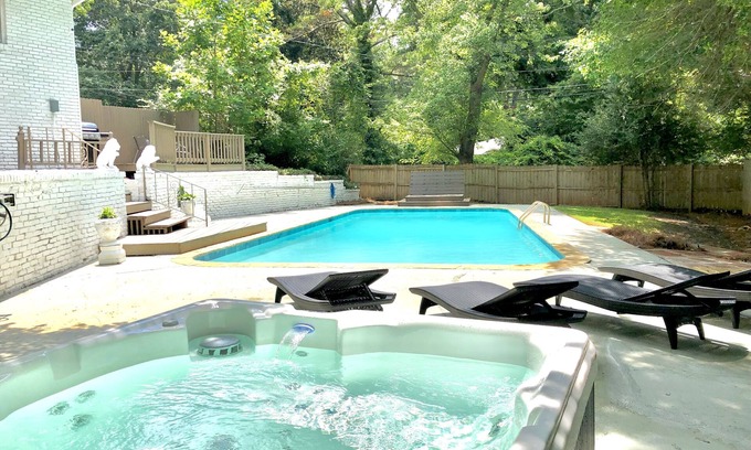 Clarkston House | Large 5 Bdrm Home w/HotTub-BBQ-Foosball-in Stone Mountain-SUMMER:PrivatePool