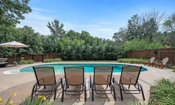 North Oaks House | Large 6-Bedroom w Pool - Private Chef