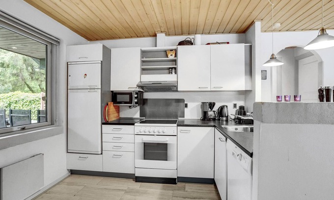Jegum House | Large and spacious pool house with spa and access to sauna.