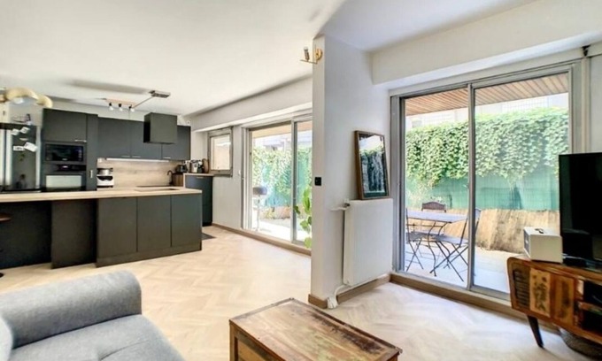 19th Arrondissement Apartment | Large apartment in the center of Paris with two terraces
