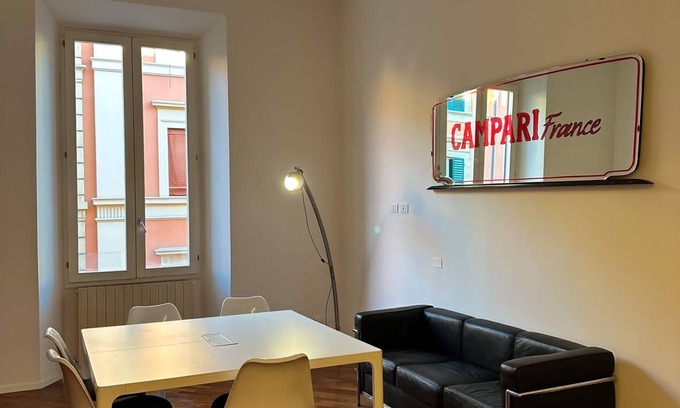 Historic Center Apartment | Large apartment in the main street of Bologna near the main square