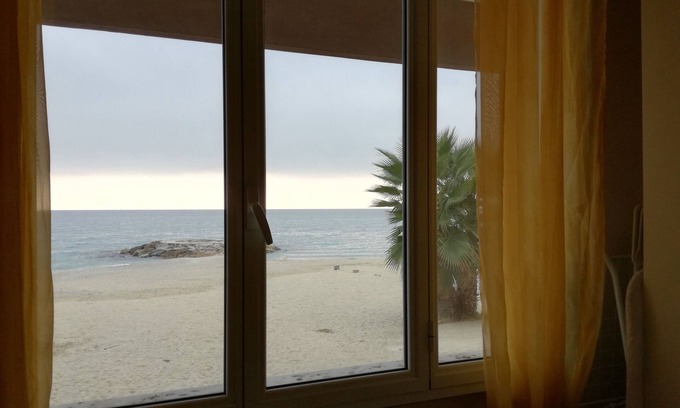 Pietra Ligure Apartment | Large apartment facing the sea