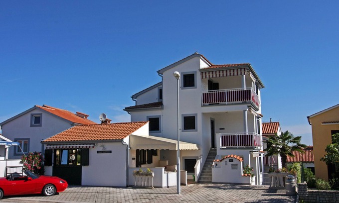 Brulo Apartment | Large apartment just 300m from the beach in Porec