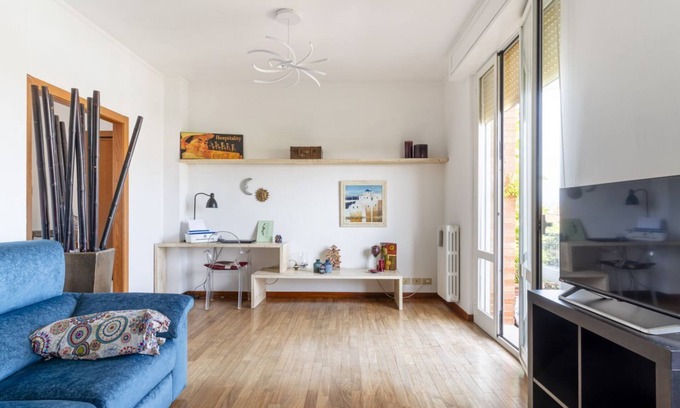 Livorno Apartment | Large apartment of 80 sqm located on the fifth floor of a building with lift (10 steps to access), can accommodate up to 4 people.The accommodation is located in an area served by all the main services: bars, restaurants, supermarkets and pharmacy, publi