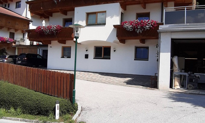 Gerlosbergeben Apartment | Large apartment with mountain views and a lot of sun, 10 minutes to the lift