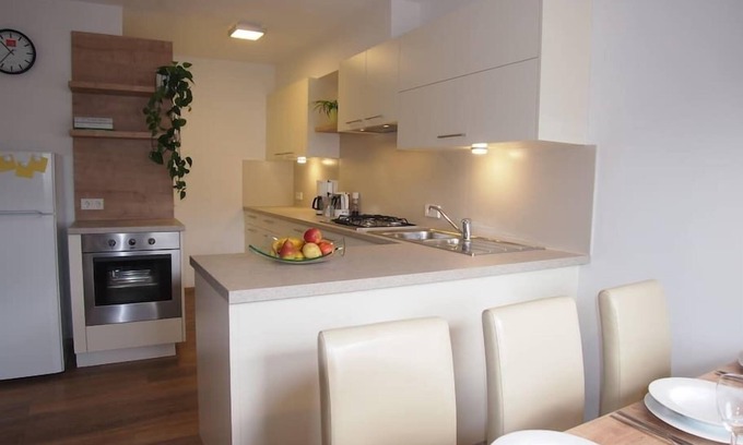 Brunico Apartment | Large appartment with garden and terrace by Tamanhof