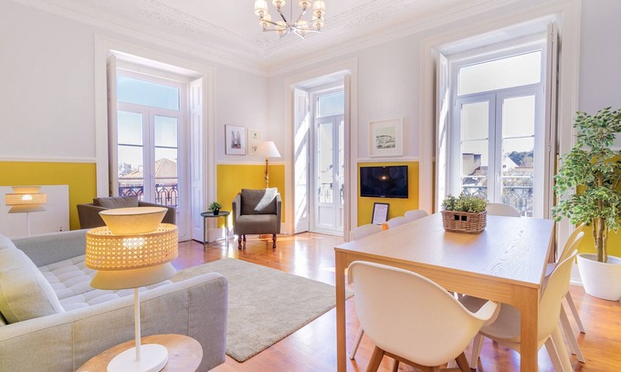 Principe Real Apartment | Large Bairro Alto 2E up to 22guests by Central Hill