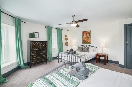Roxborough-Manayunk Apartment | Large Bi-level Apartment in Heart of Manayunk