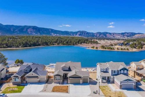 Monument House | Large Brand-New Home Close to Lake & Mountains