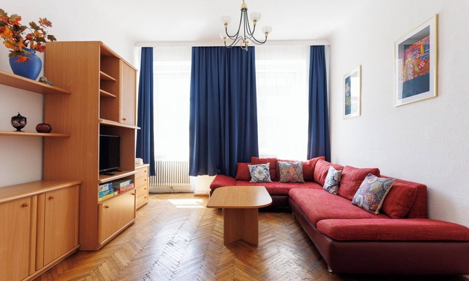 Leopoldstadt Apartment | Large, bright apartment between the center and the Danube Island