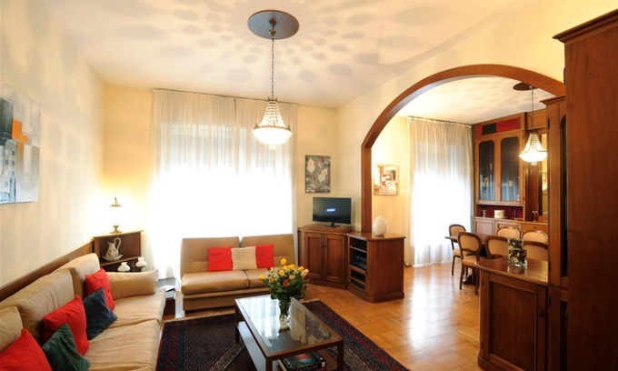 Cerchia dei navigli Apartment | Large, bright apartment in city center, walking distance to Duomo and more