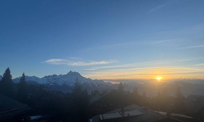 Villars-sur-Ollon Ski Chalet | Large, comfortable chalet with lots of natural light, stunning view on the Alps