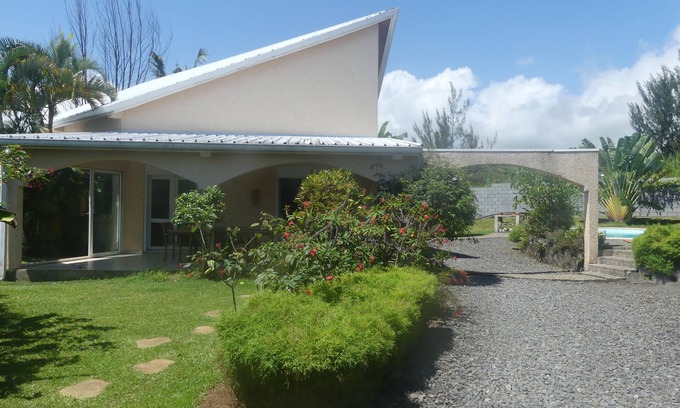 Saint-Benoit Villa | Large contemporary house with sea and mountain views