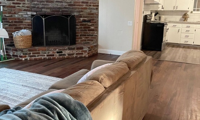 Fresno House | Large Corner house; Huge 2B2B.