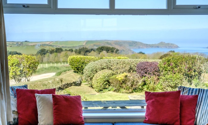 Wadebridge House | Large cottage on coast path between Polzeath & Port Quin . superb views!