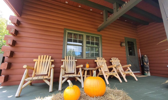 Jackson House | Large Cozy Log Cabin Overlooking Black Mountain - Storyland Minutes Away