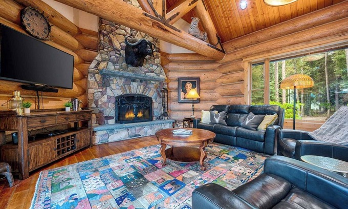 Marion House | Large Custom Log Estate Sleeping 14 on 50 Acres