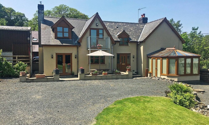 Llangammarch Wells Cottage | Large detached property with an enclosed garden, perfect for children and pets to enjoy.