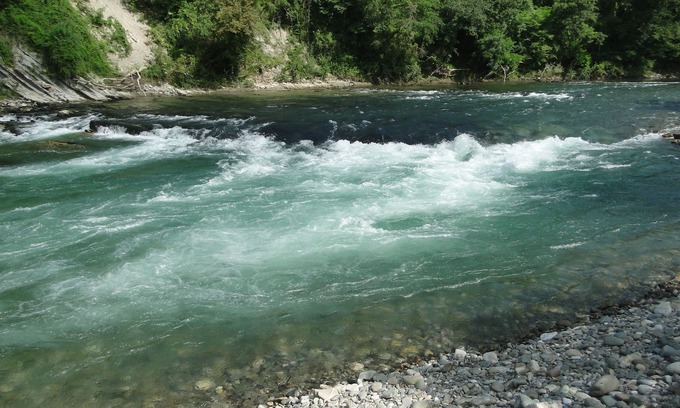 Barraute-Camu House | Large detached house on river bank with beach. Swimming pool.