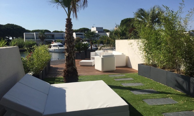 Le Grau-Du-Roi House | Large duplex marina with dock