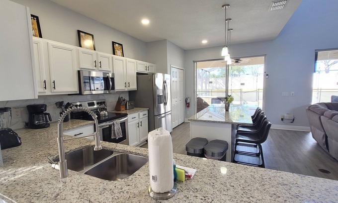 Solana House | Large families 6 Bedrooms, 3 Masters, Games Room, Private Pool and Spa, near Disney