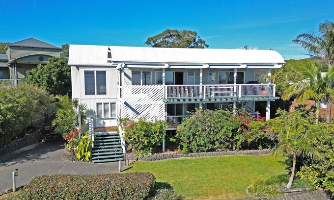 Point Lookout House | Large family beach house set high on the hill with ocean views.