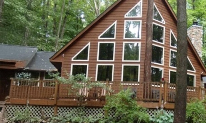Bellaire House | Large Family Close to Ski and Golf