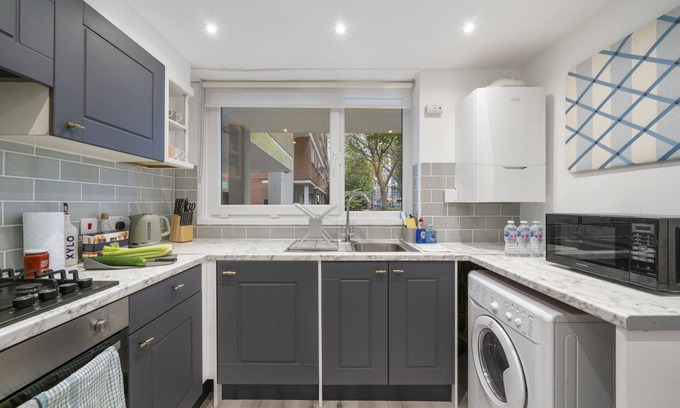 St. Mary's Park Apartment | Large family flat with 3 bedrooms and outdoor space