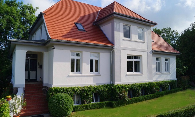 Wittenbeck Apartment | Large family-friendly apartment in a stylish country villa (1923) m. garden