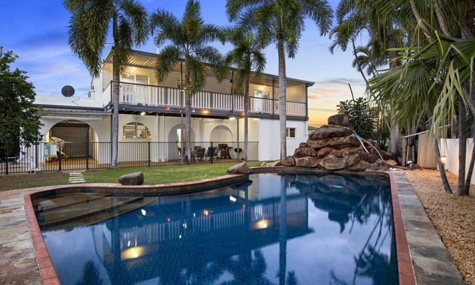 Belgian Gardens House | Large family home on the Beach and Park and Strand