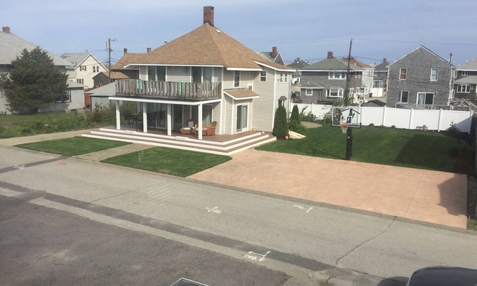 Ocean Bluff-Brant Rock House | large family home 80 yards from beach