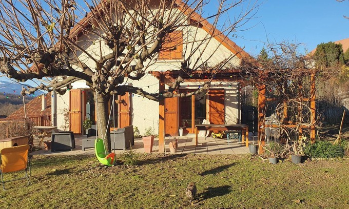 Jarrie House | Large family home between countryside and mountains