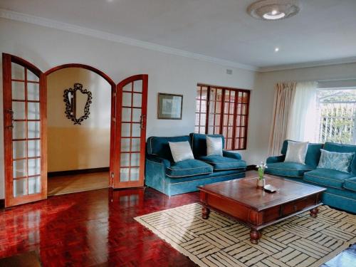 Greater Johannesburg Metropolitan Area House | Large Family Home-Neighboring Northcliff and Greymont