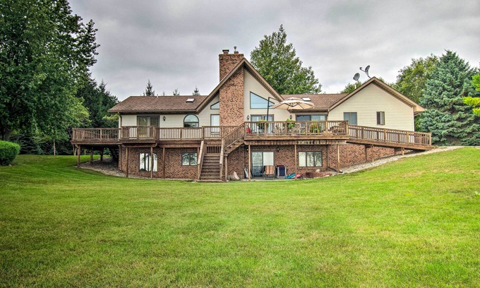Richmondville House | Large Family Home w/Deck & Yard on Lake Huron