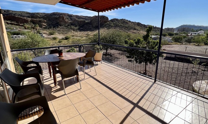 Sector Bahia House | Large Family Home with Spacious Yard
