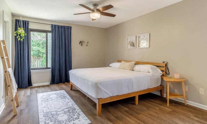 Jacksonville House | Large Family House 15min to Base