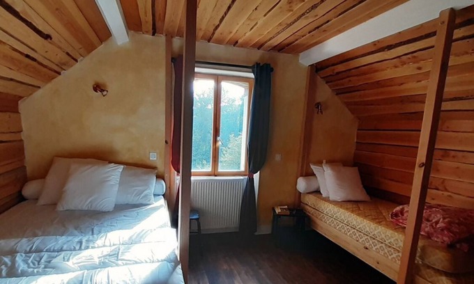 La Nouaille Cottage | Large forest lodge