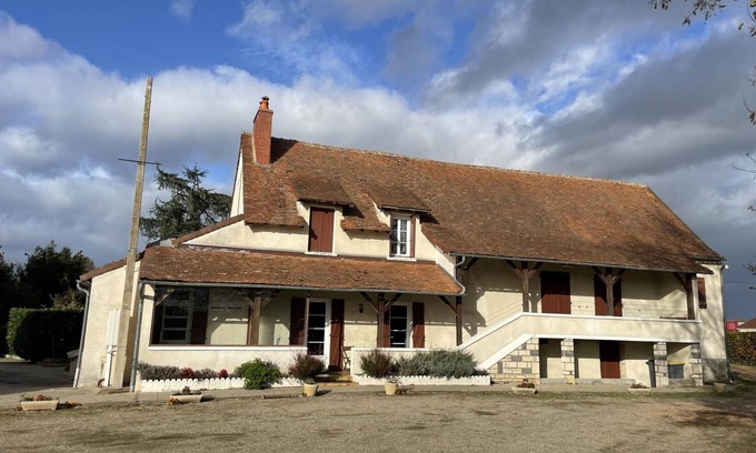 Saint-Pourcain-sur-Sioule Cottage | Large house with pool and sauna in Saint-Pourçain-sur-Sioule, near Vichy