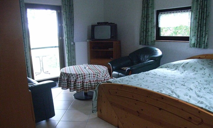 Horumersiel Apartment | Large garden with playground, patio, garden shed, close to the village, individual, 3 living units.