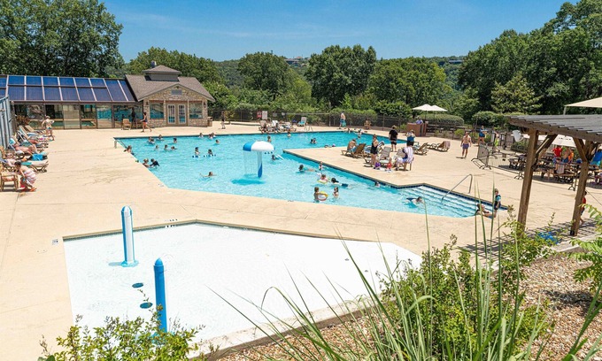 Branson Condo | Large Golf view condo Sleeps 10!Indoor pool